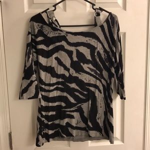 Off shoulder printed shirt